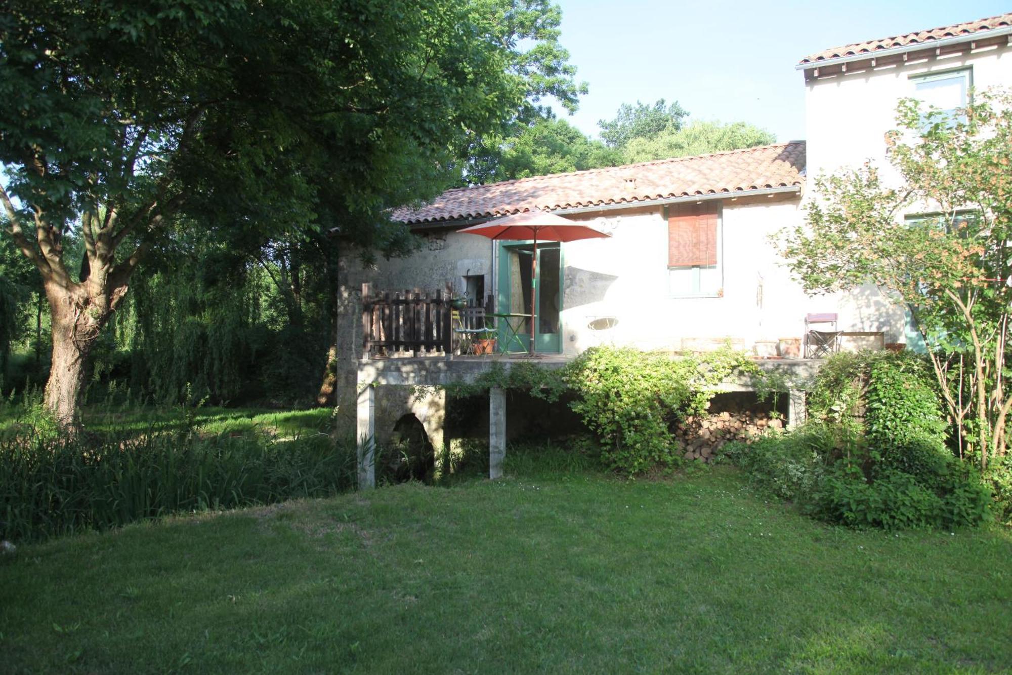 Ancien Moulin A Eau Sur La Seugne Mosnac (Charente-Maritime) Exterior foto