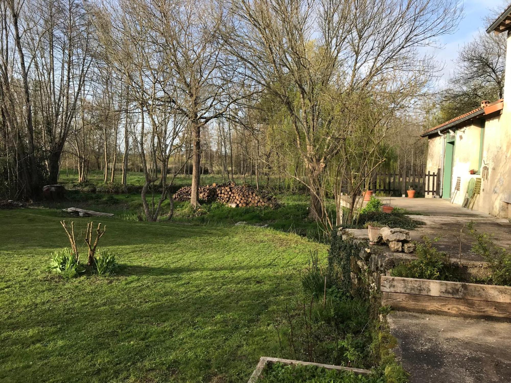 Ancien Moulin A Eau Sur La Seugne Mosnac (Charente-Maritime) Exterior foto